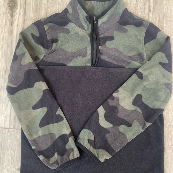 Three Oshkosh B’gosh fleece sweaters. Like new condition. $40 for all. - Picture 6 of 7